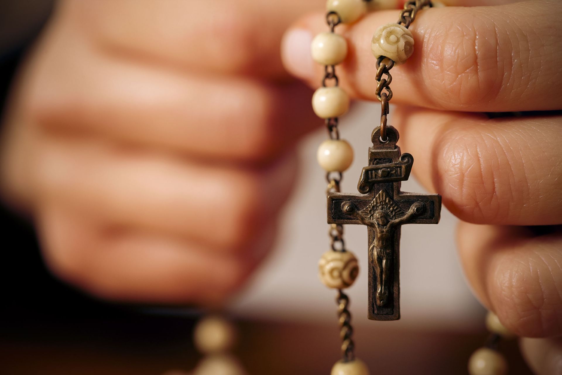 La bellezza della preghiera del rosario